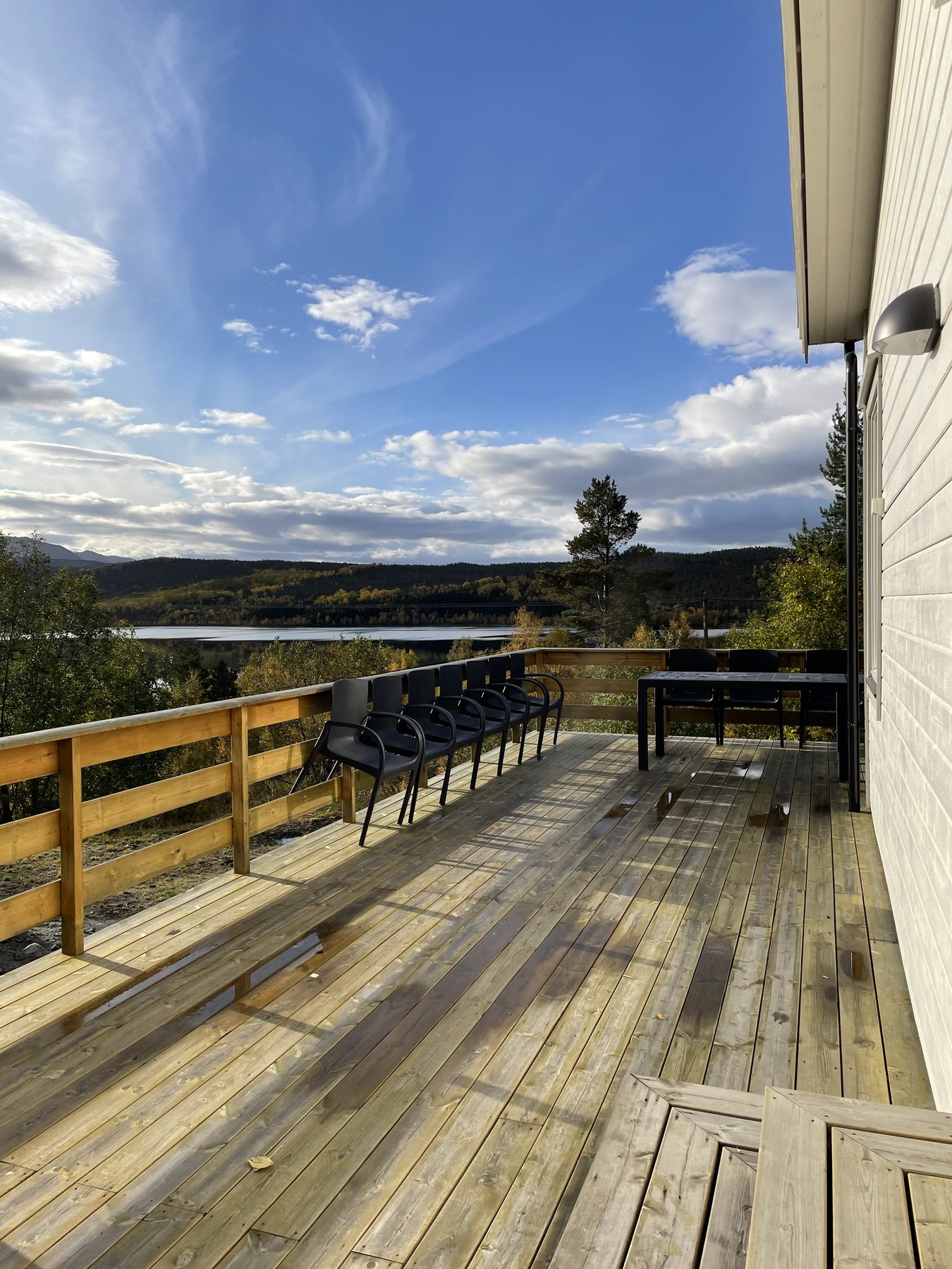 Terrasse med utsikt over fjorden